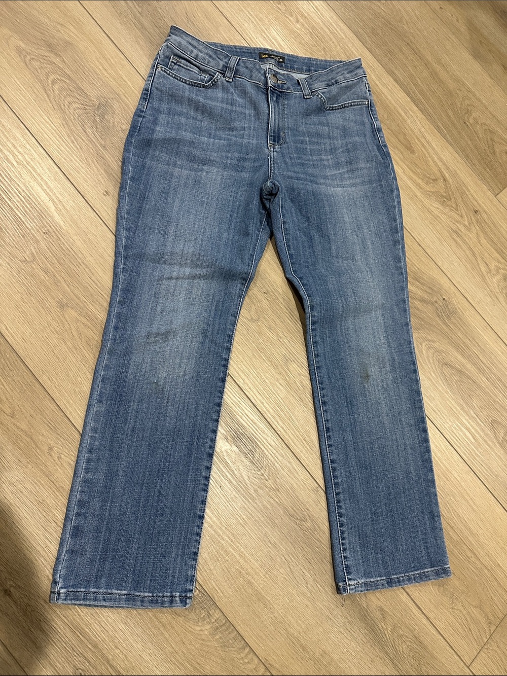 Lee Straight Leg Mid Rise Regular Fit Lighter Blue Denim Jeans. 12 short